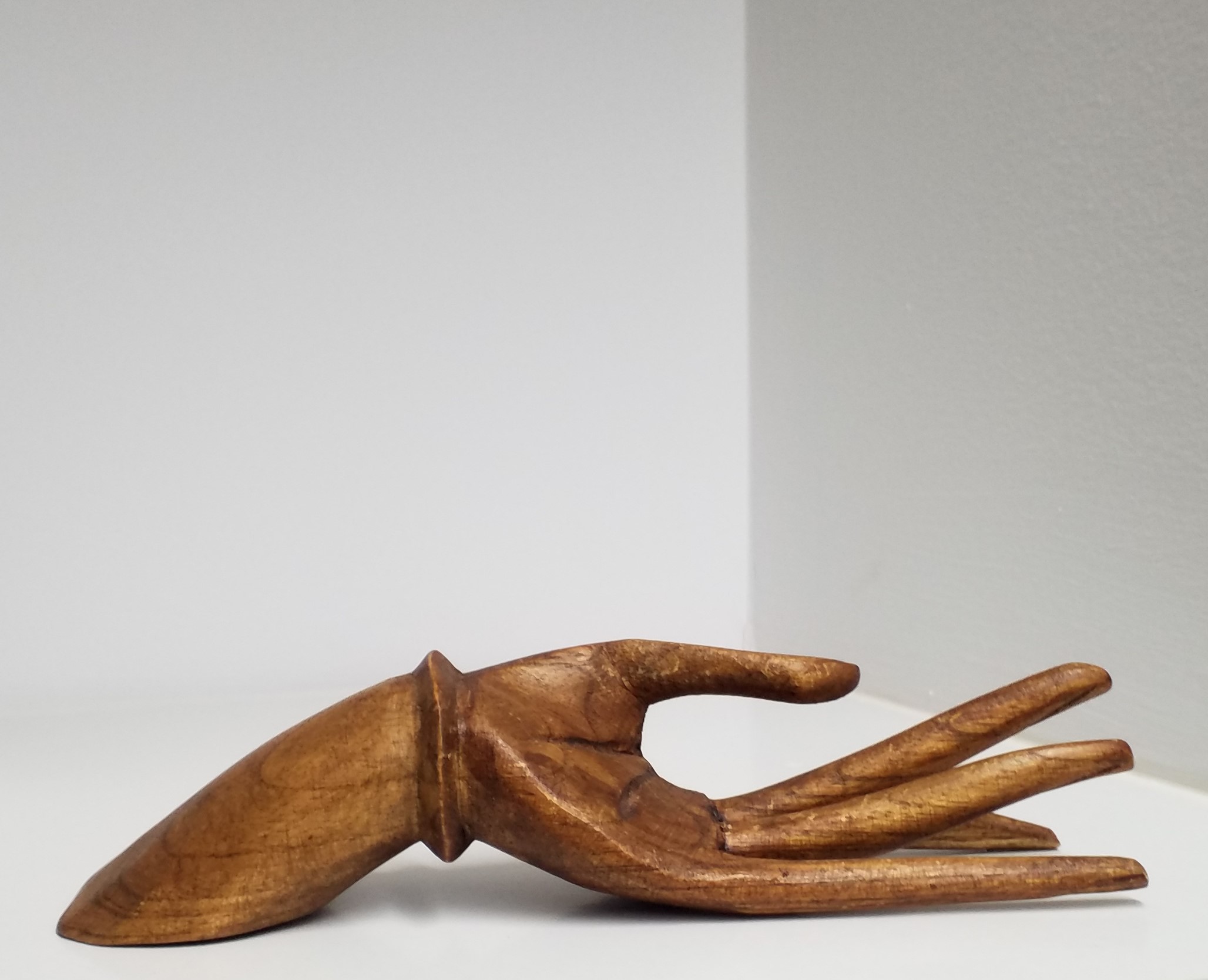 Mano de madera 20cm