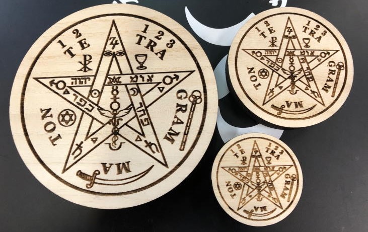 Tetragramatón 8cm madera